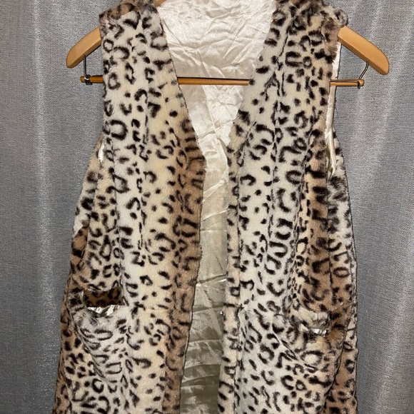 Leopard Vest - Picture 3 of 8